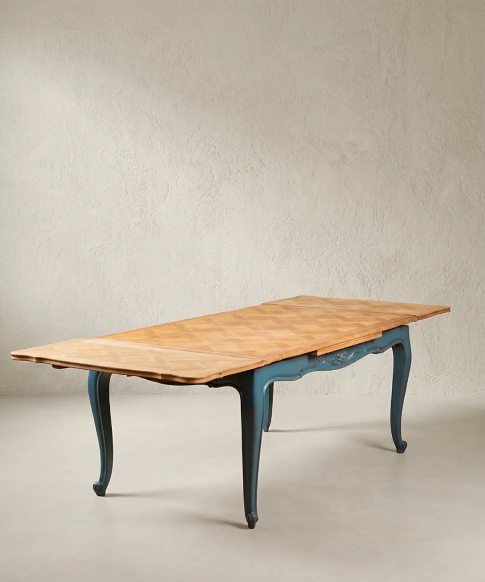 Mesa de Comedor Extensible con Parqué Versalles | Estilo Luis XV en Azul