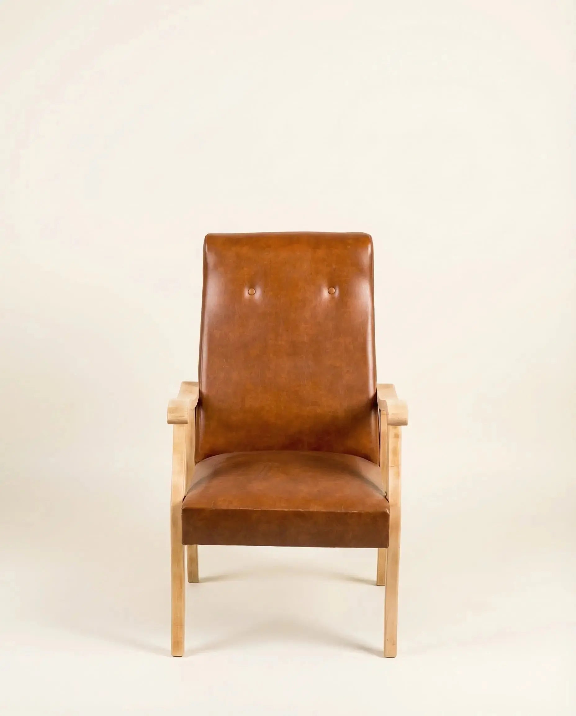 Pareja de sillones vintage estilo Mid-Century en madera clara y símil piel Coñac Antique arte y decoracion