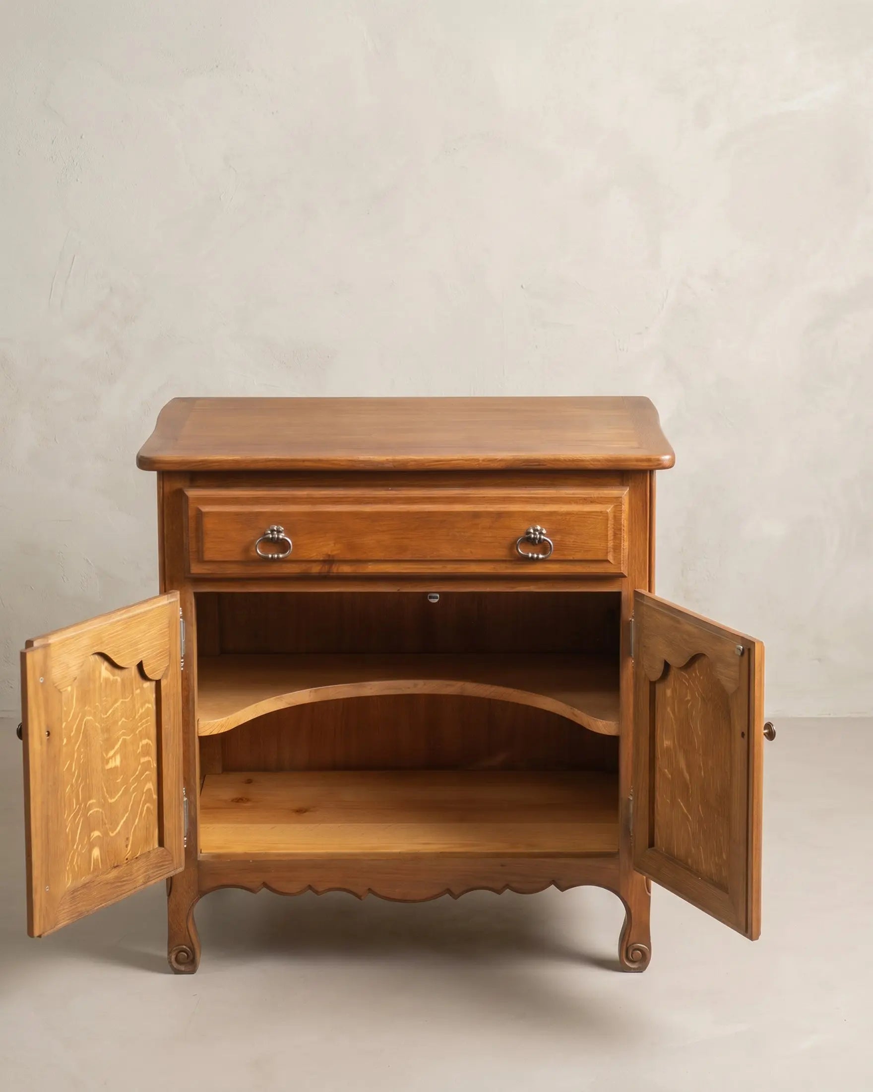 Mueble Auxiliar Vintage de Roble | Estilo Provenzal Luis XV