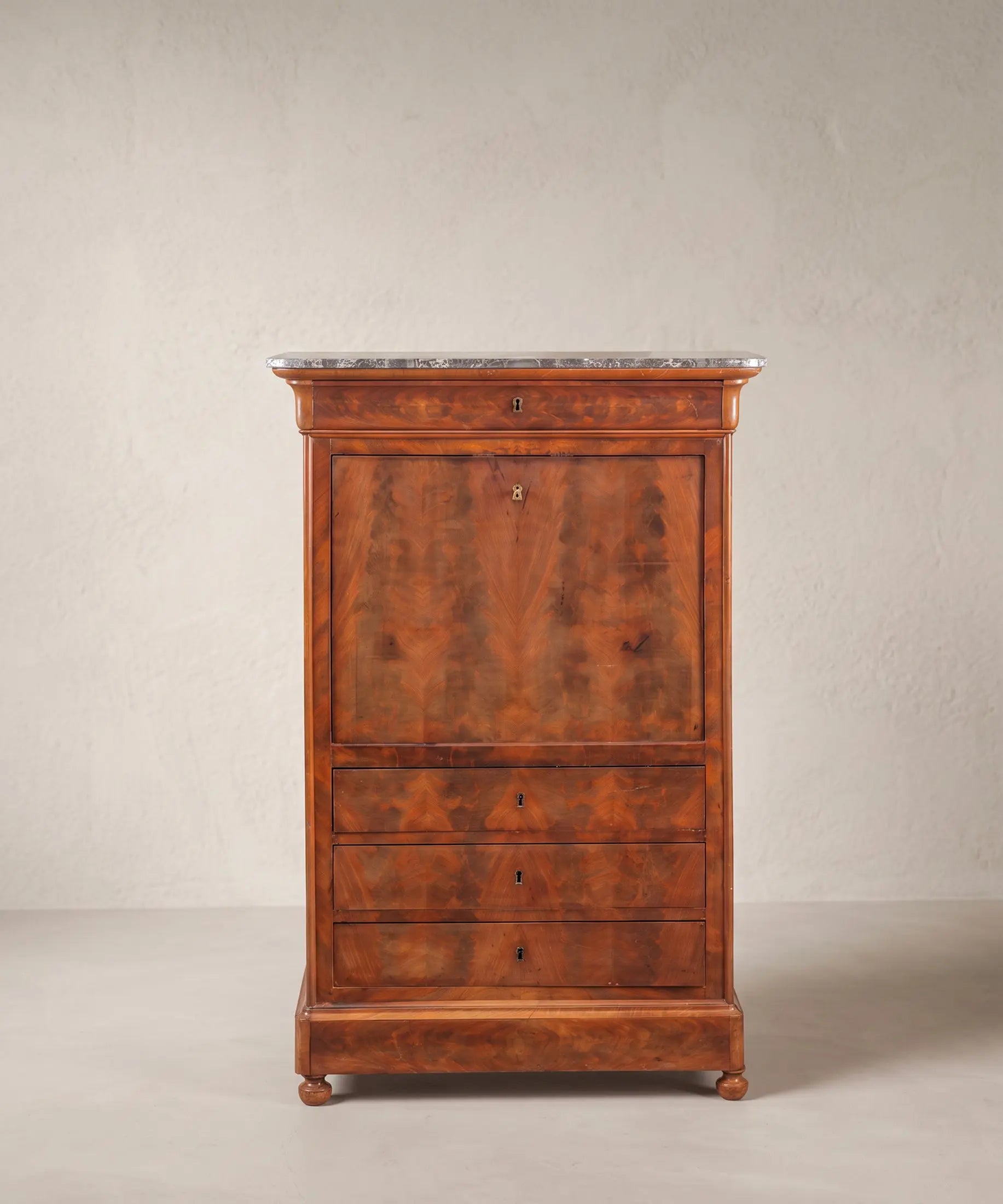 Secreter antiguo Luis Felipe de caoba y mármol gris vista frontal cerrado — Antique Arte y Decoración