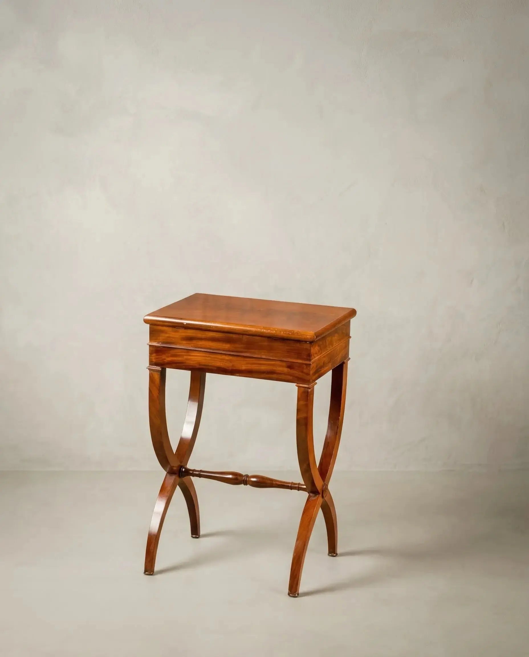 Mesa costurero estilo imperio de caoba Antique arte y decoracion