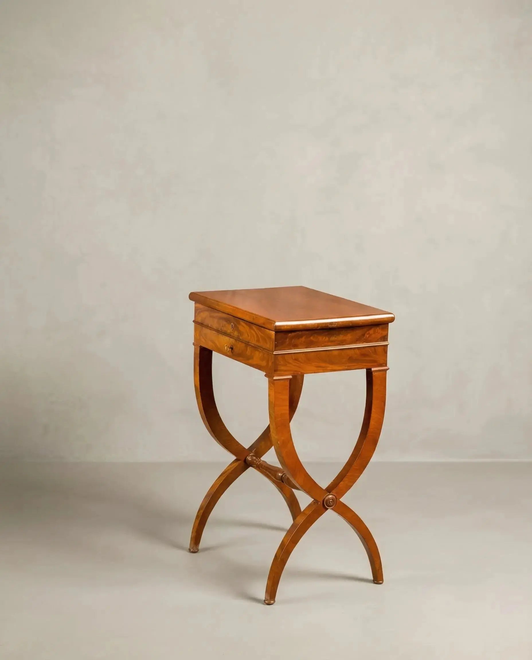 Mesa costurero estilo imperio de caoba Antique arte y decoracion