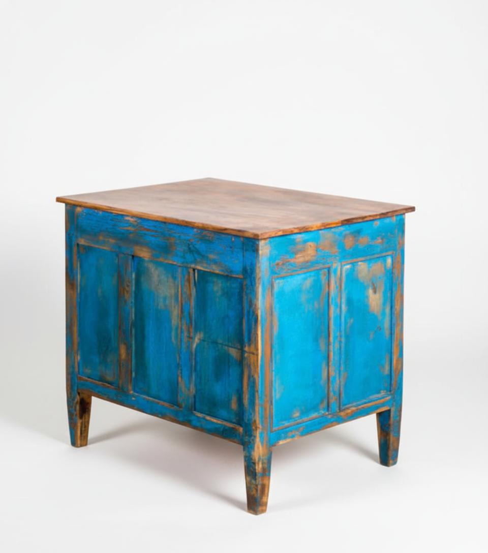 mesa isla industrial de madera con puertas en azul vista trasera