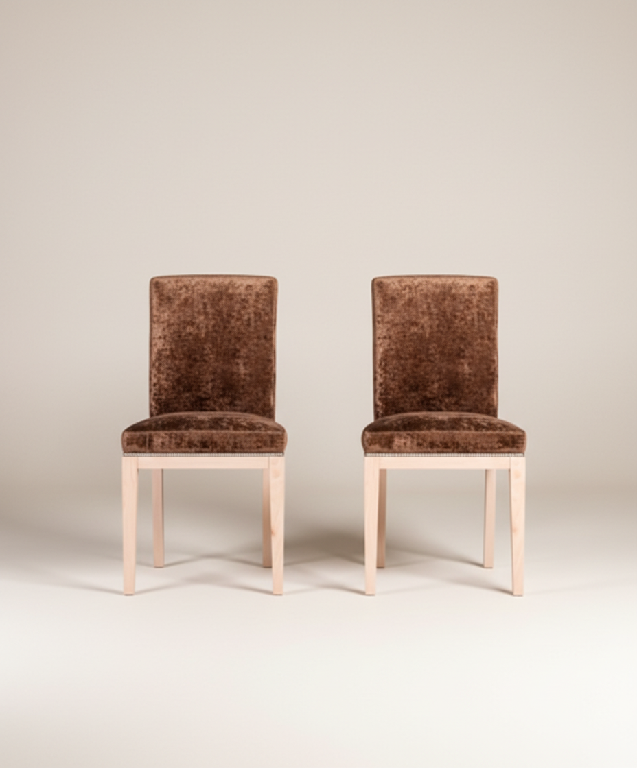 conjunto de sillas tapizadas marrones