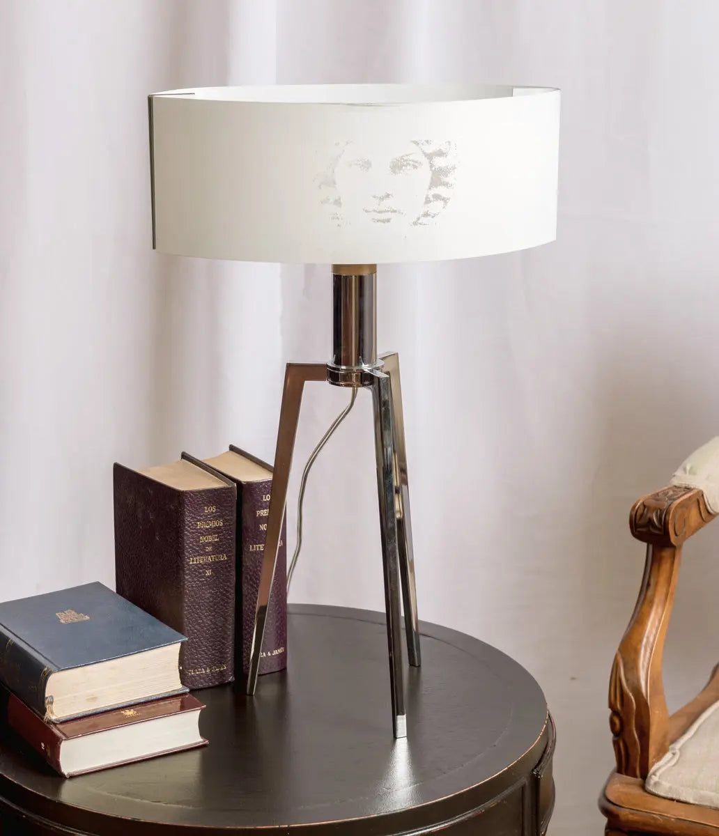 Lámpara de sobremesa trípode Antique arte y decoracion