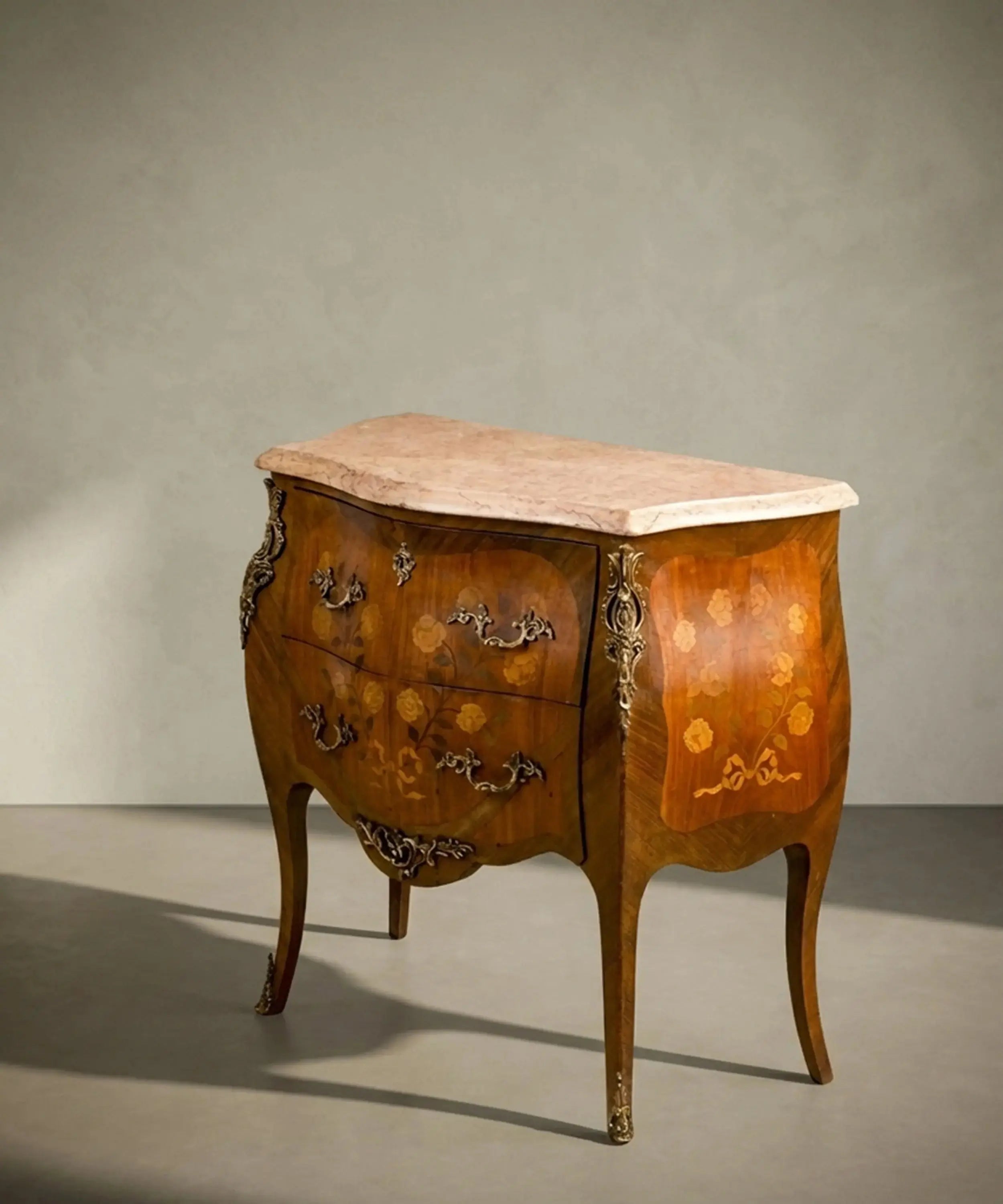 Cómoda bombé antigua de estilo Luis XV con Marquetería Floral y Mármol Rosa Antique arte y decoracion