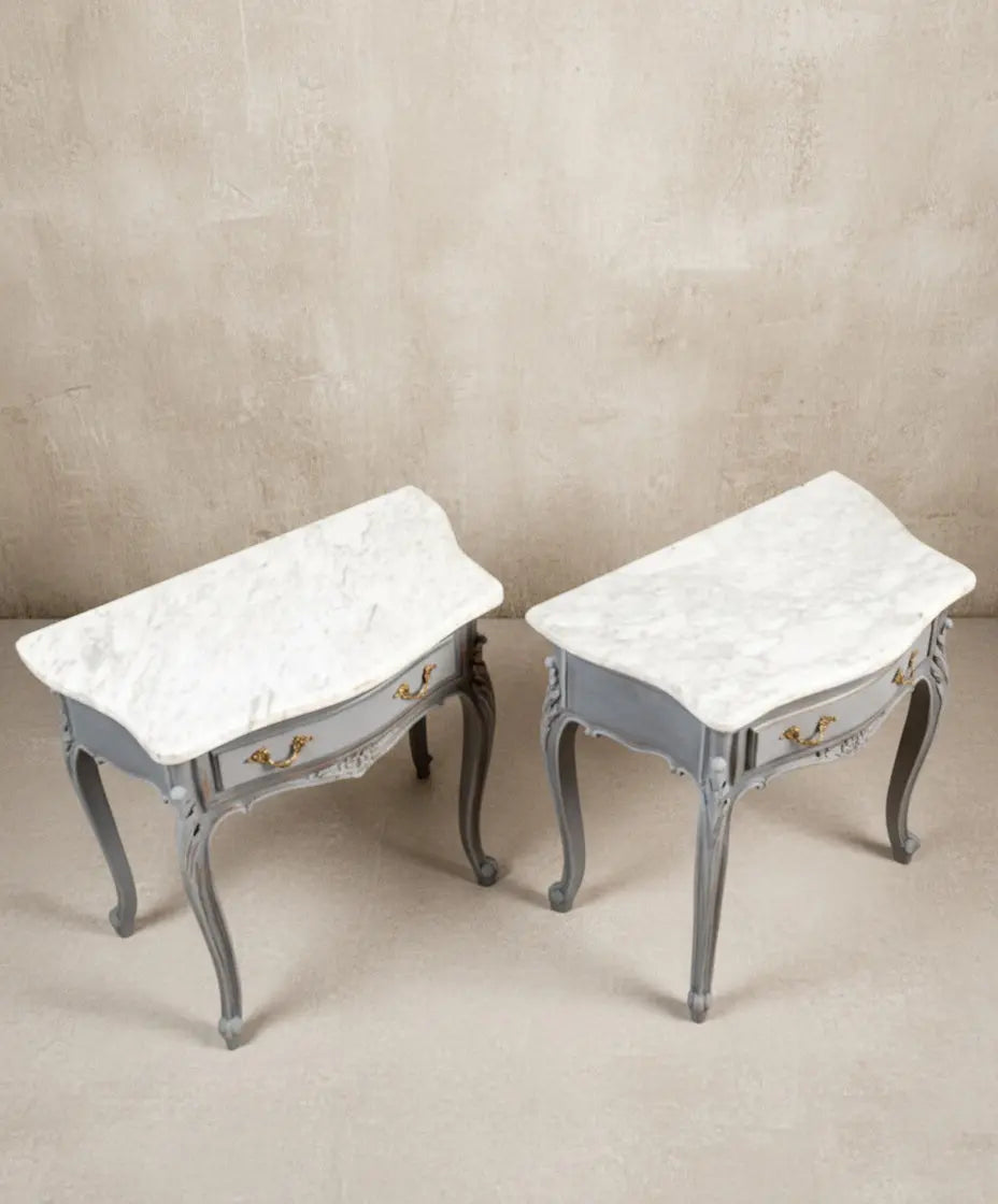 Pareja de mesitas de noche francesas estilo Luis XV