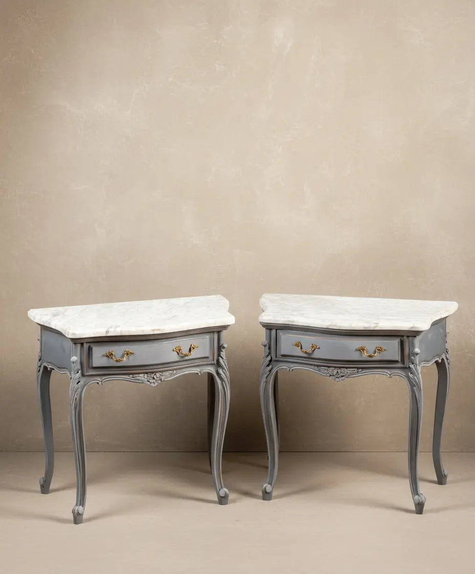 Pareja de mesitas de noche francesas estilo Luis XV