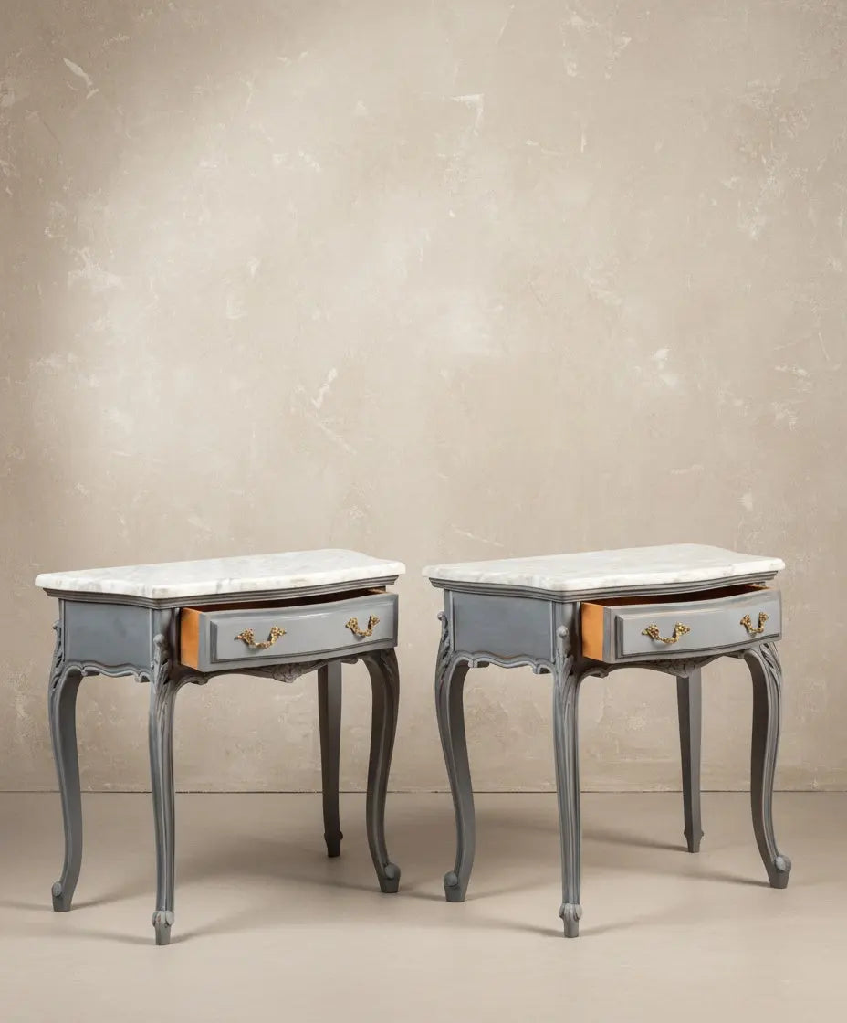 Pareja de mesitas de noche francesas estilo Luis XV