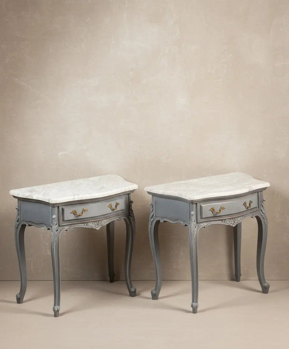 Pareja de mesitas de noche francesas estilo Luis XV