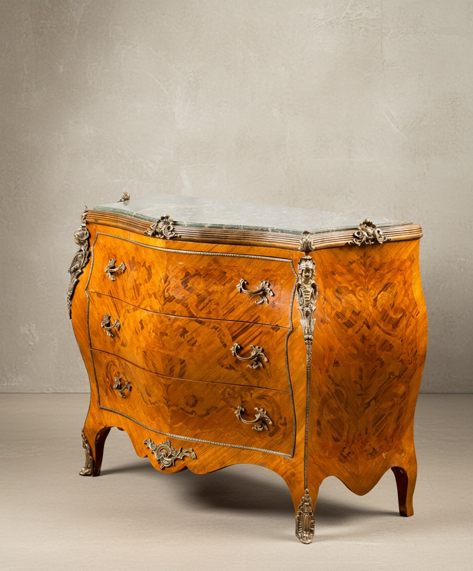 Cómoda bombé estilo Luis XV en marquetería y tapa de mármol