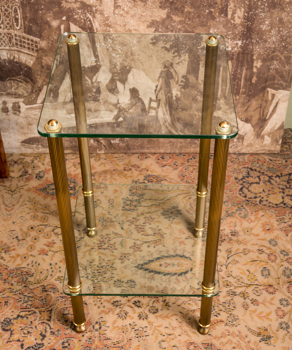 Mesa auxiliar de latón y cristal