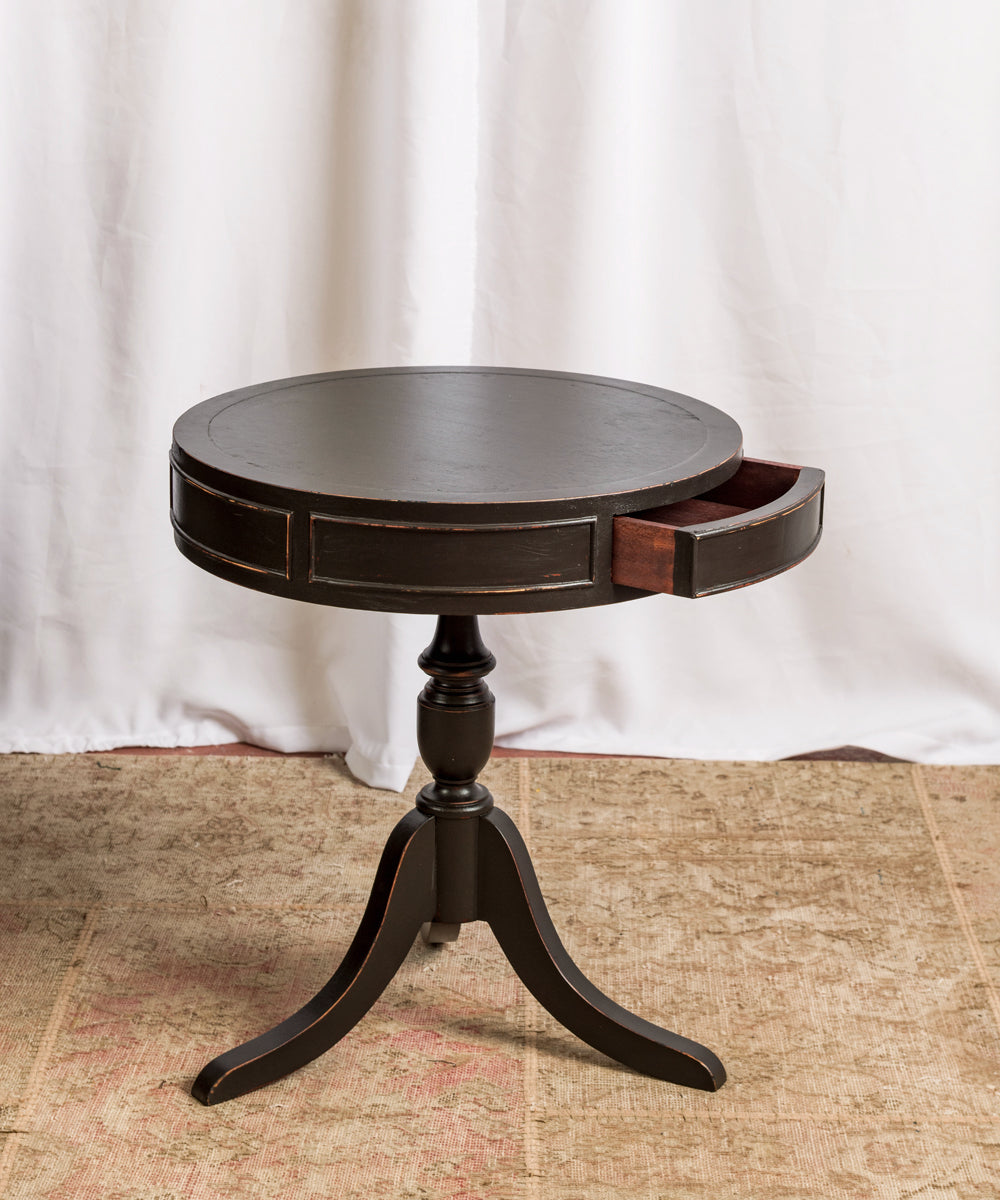 Mesa auxiliar antigua Regencia