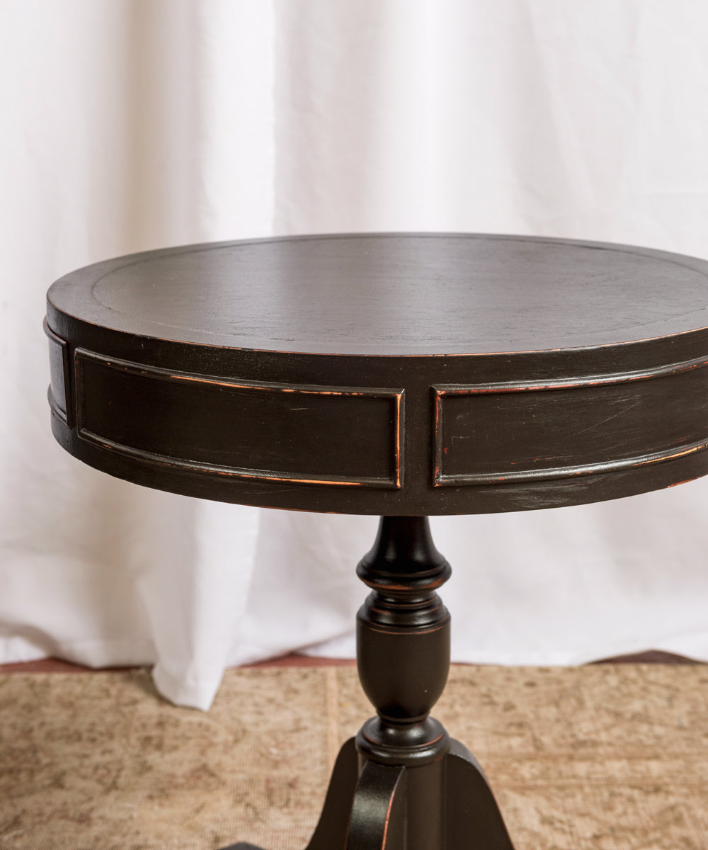 Mesa auxiliar antigua Regencia