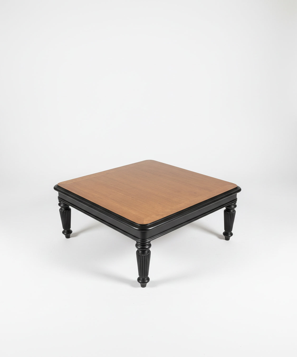 Mesa de centro clásica