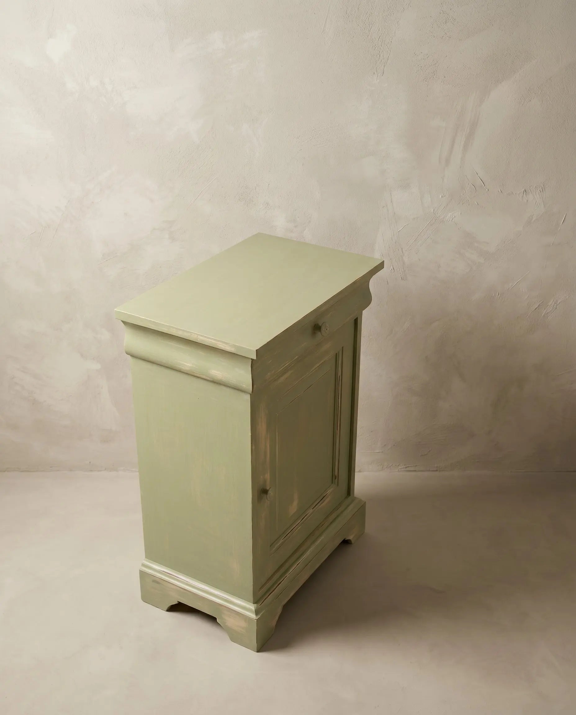 Mesita de Noche / Mueble auxiliar vintage en verde salvia decapé