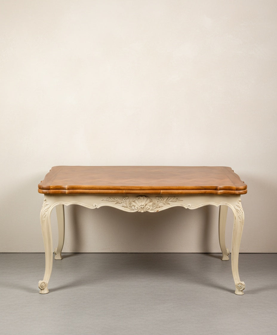 Mesa de comedor extensible estilo Luis XV