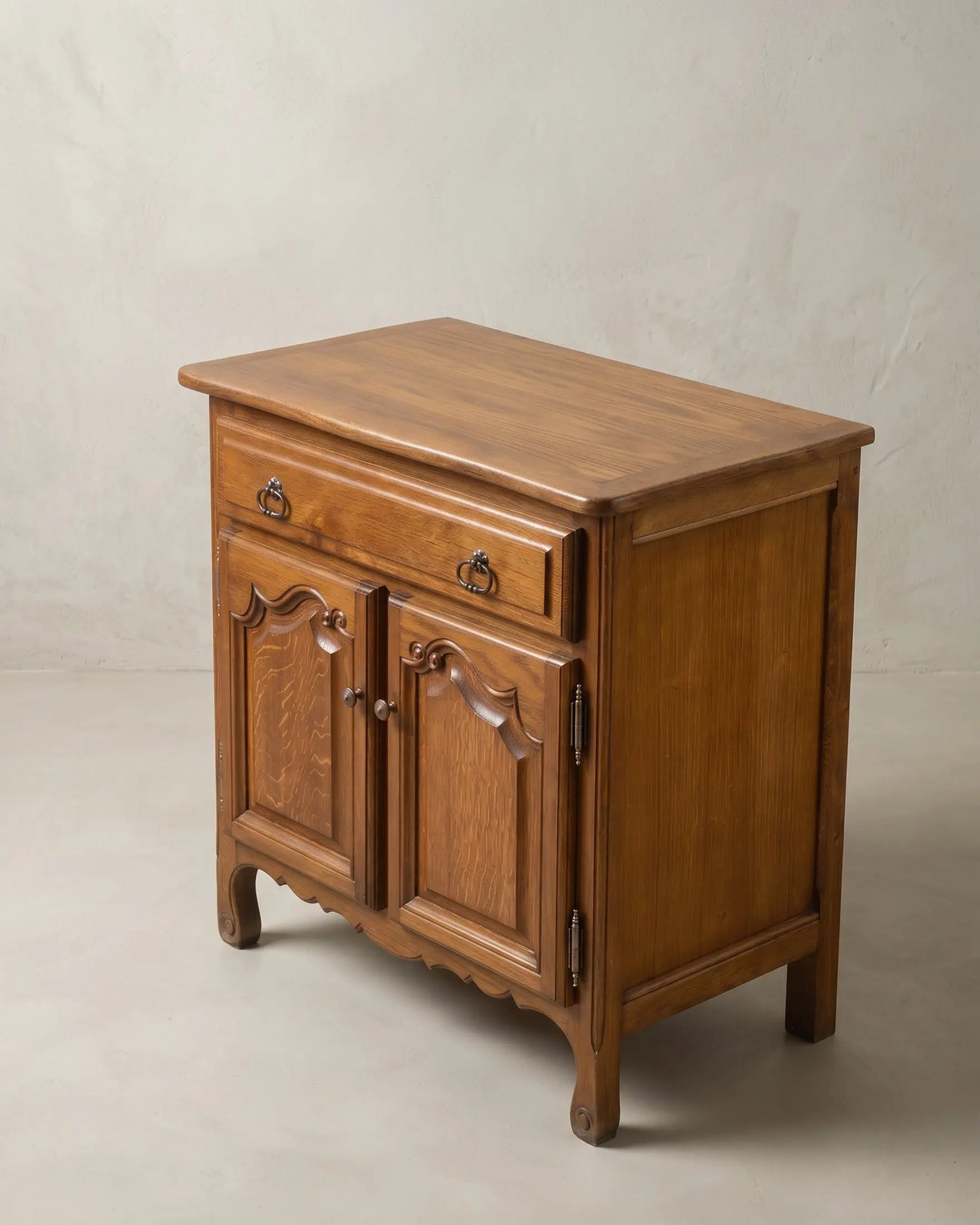 Mueble Auxiliar Vintage de Roble | Estilo Provenzal Luis XV