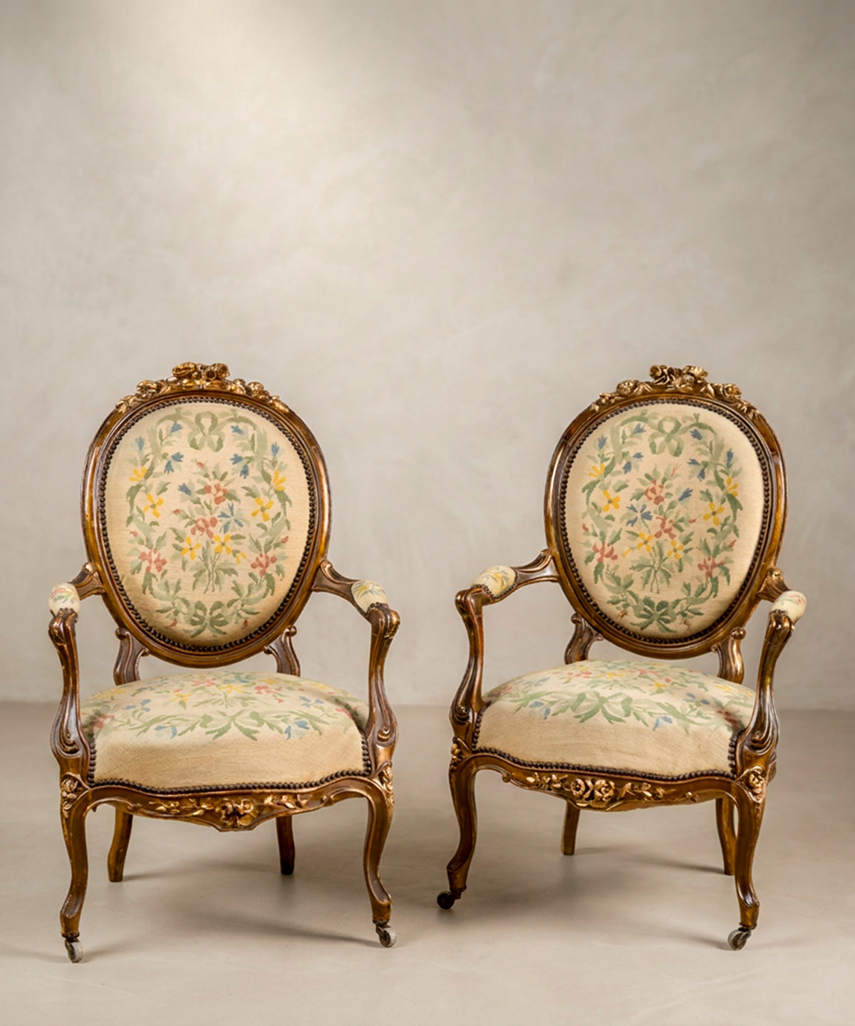 Pareja de Sillones Antiguos Tallados con Petit Point Original | Napoleón III