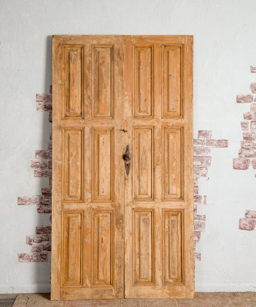 Puerta antigua de madera Noreña