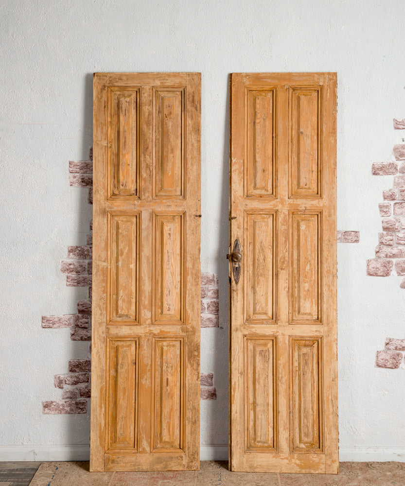 Noreña antique wooden doors