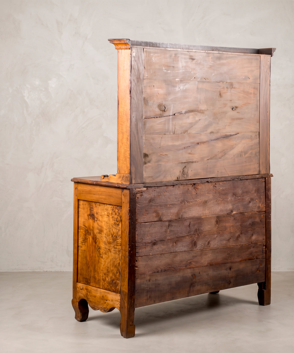 Aparador con platero vista trasera, tablas del cuerpo bajo y fondo del platero — Antique Arte y Decoración