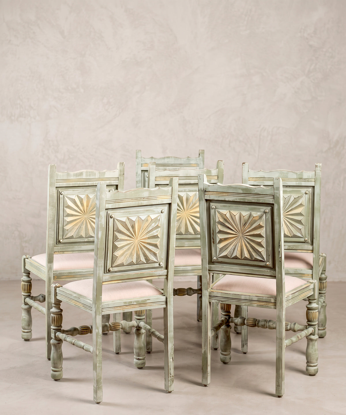 Trasera del conjunto de seis sillas vintage con estrella de puntas de diamante — Antique Arte y Decoración