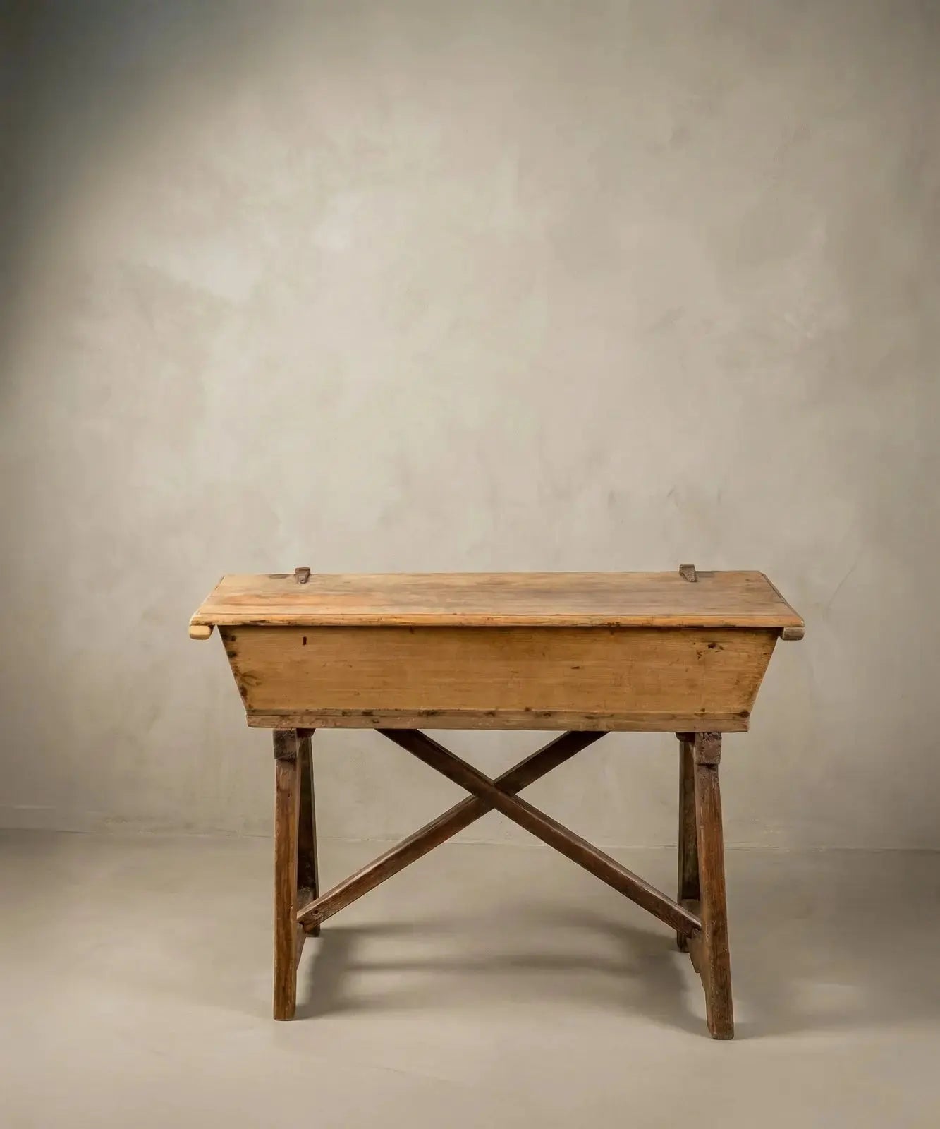 Mesa artesa antigua de madera maciza del Siglo XIX Antique arte y decoracion