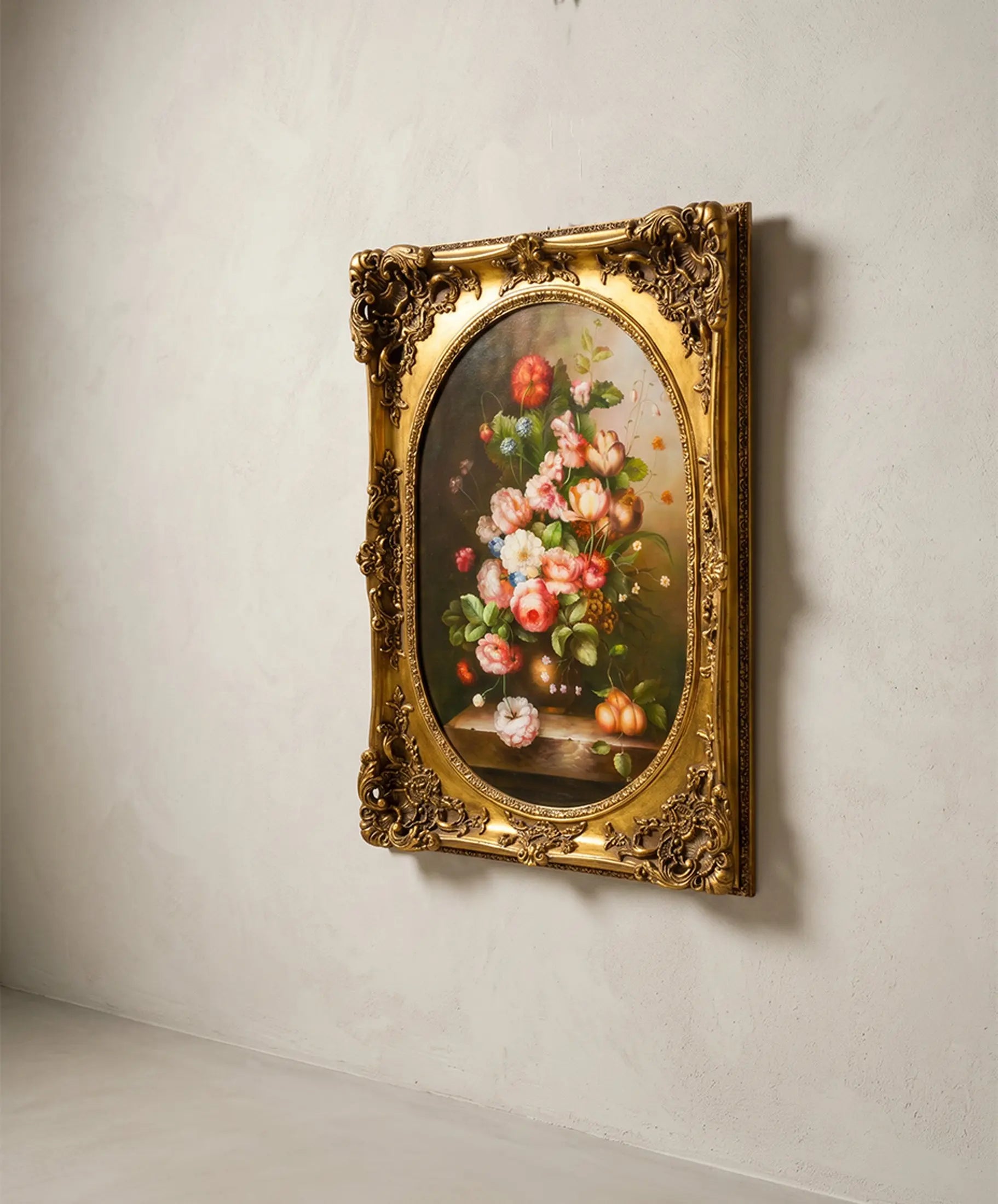 Vista lateral derecha cuadro bodegón marco dorado tallado motivos rococó — Antique Arte y Decoración