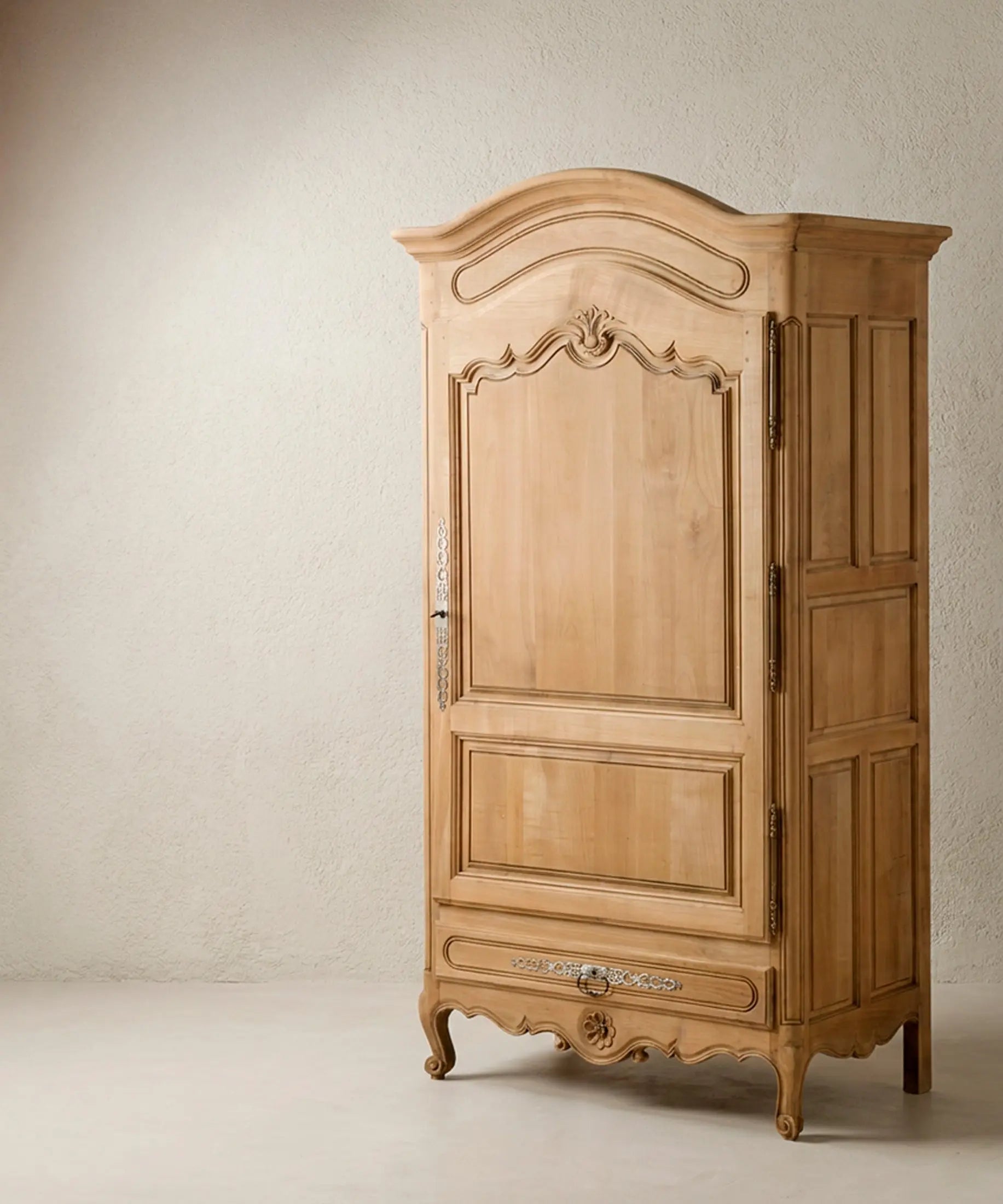 Armario Antiguo Francés de Una Puerta en Cerezo | Estilo Luis XV