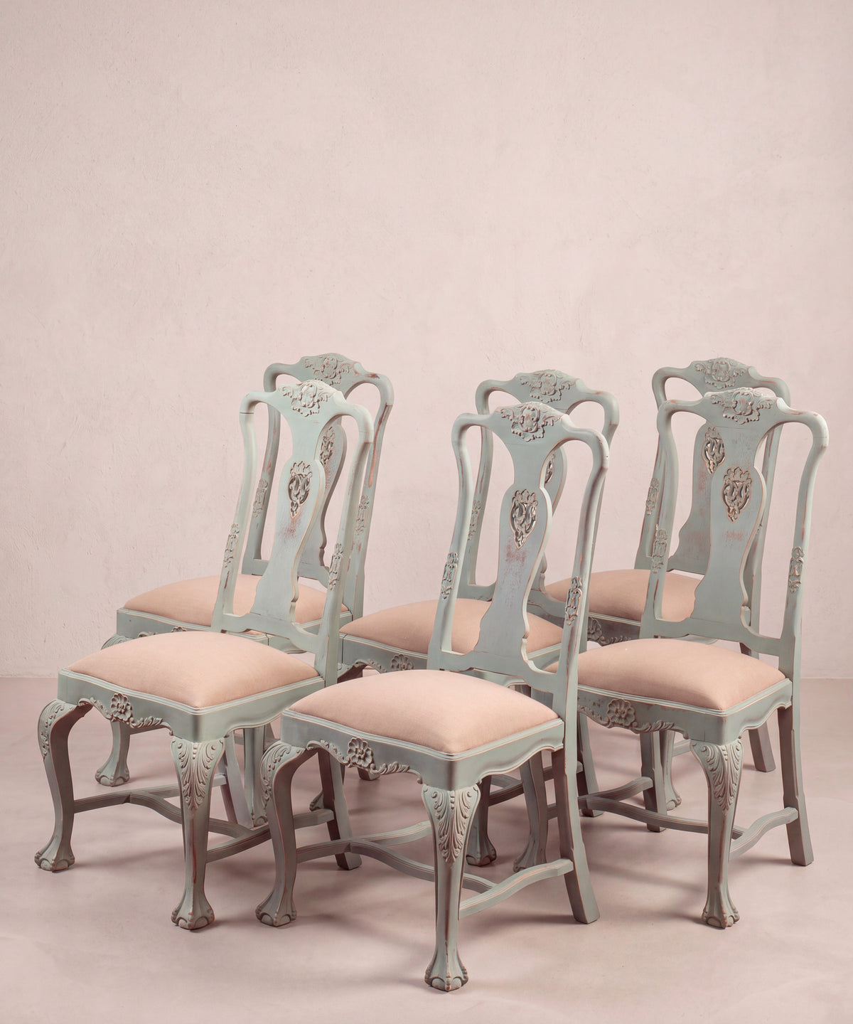 Seis sillas vintage españolas años 40-60 vista lateral, faldón con flor tallada — Antique Arte y Decoración
