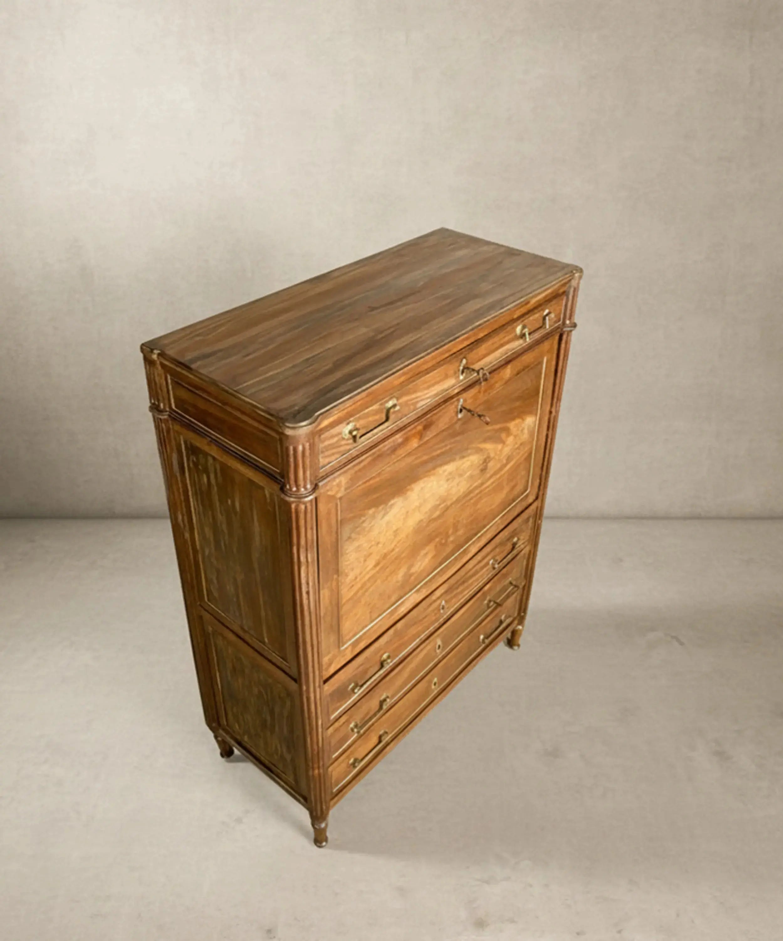 Secreter antiguo de nogal con tapa abatible estilo Luis XVI (Siglo XIX) Antique arte y decoracion