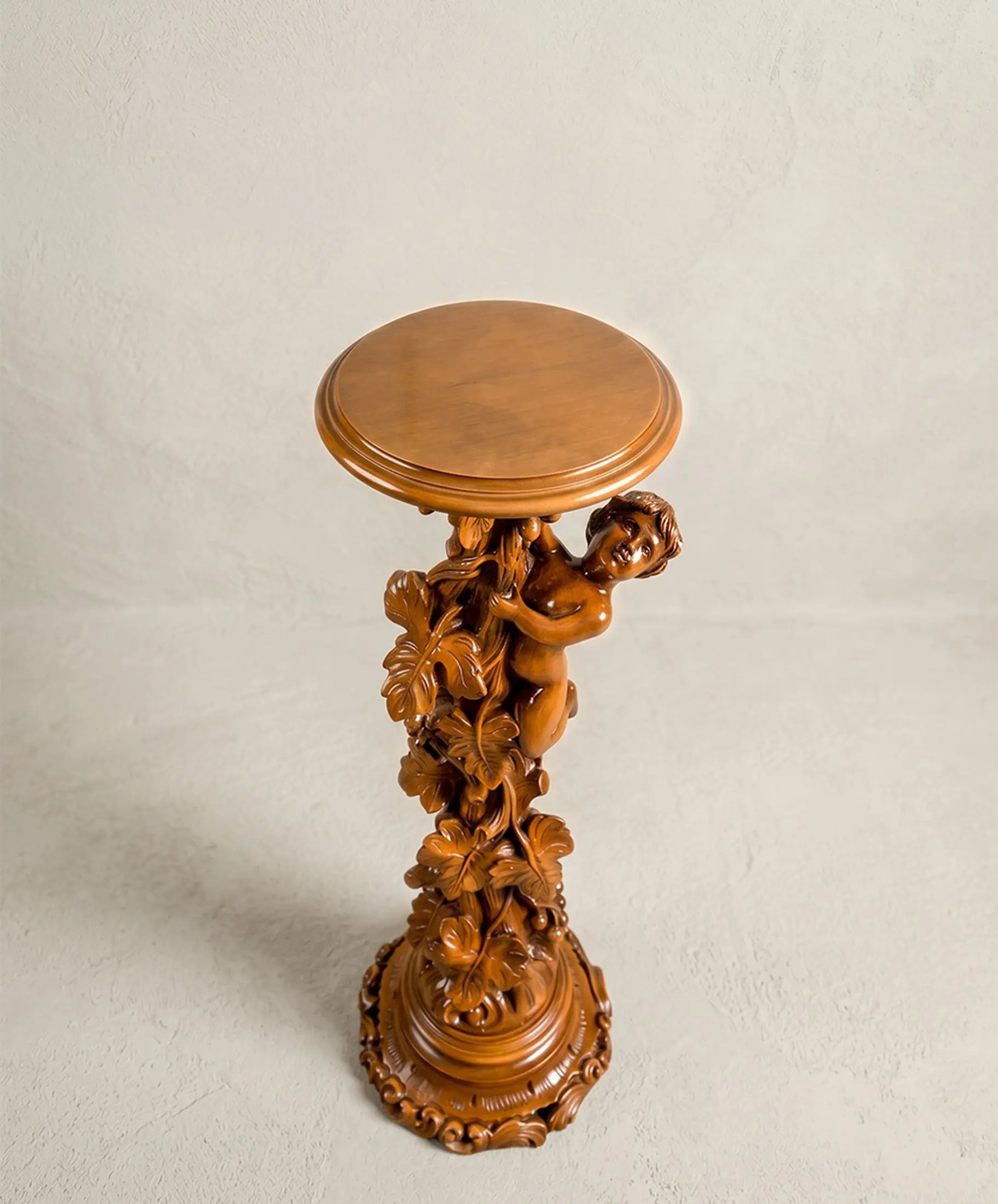 Vista superior tapa pedestal nogal macizo 35 cm diametro moldurada — Antique Arte y Decoracion