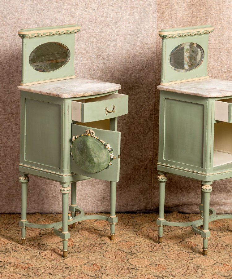 Mesita de noche antigua restaurada Elise - Antique arte y decoracion