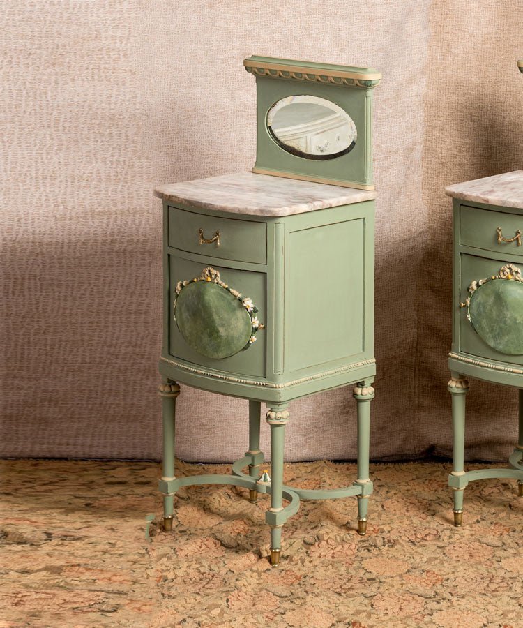 Mesita de noche antigua restaurada Elise - Antique arte y decoracion