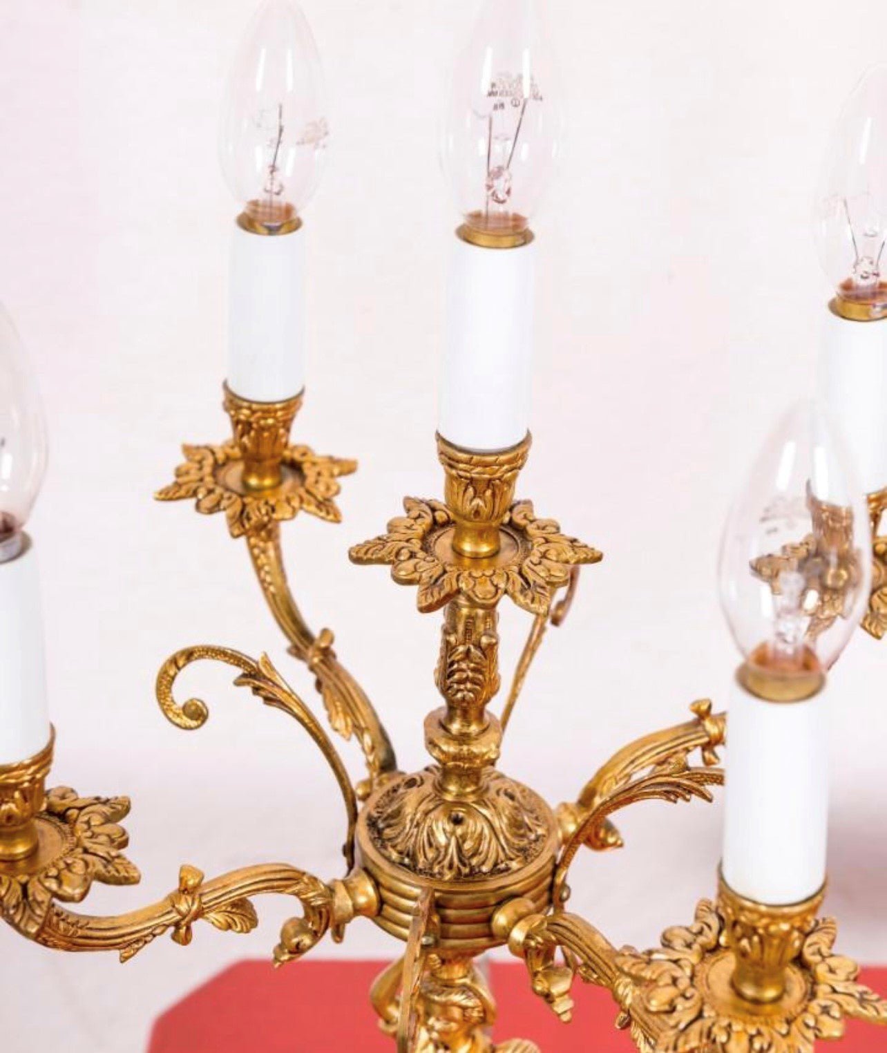 Pareja de candelabros antiguos de bronce - Antique arte y decoracion