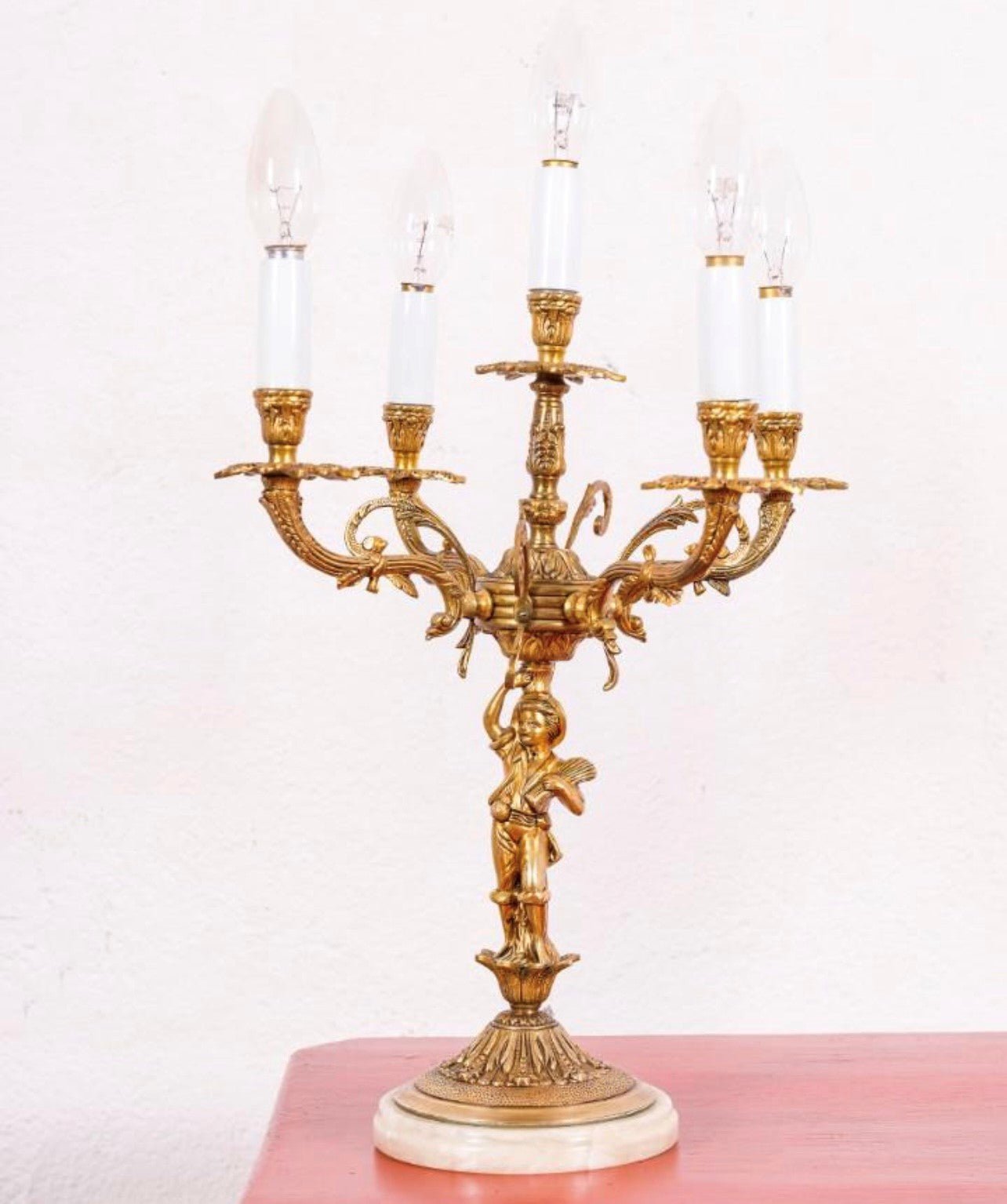 Pareja de candelabros antiguos de bronce - Antique arte y decoracion