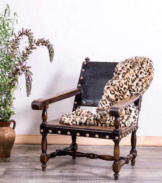 Sillón antiguo de madera y cuero - Antique arte y decoracion