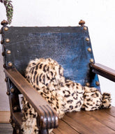 Sillón antiguo de madera y cuero - Antique arte y decoracion