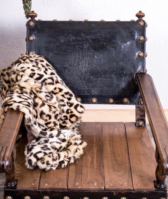 Sillón antiguo de madera y cuero - Antique arte y decoracion