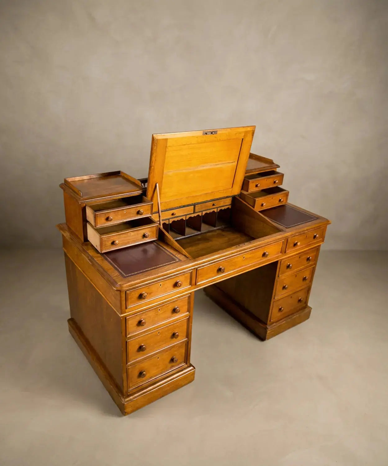 Escritorio Victoriano Dickens en roble macizo con secreter Antique arte y decoracion