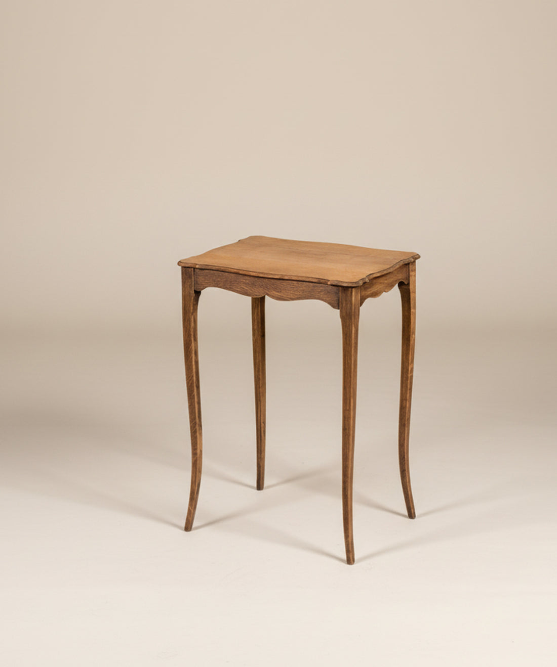 Mesa velador antigua de roble