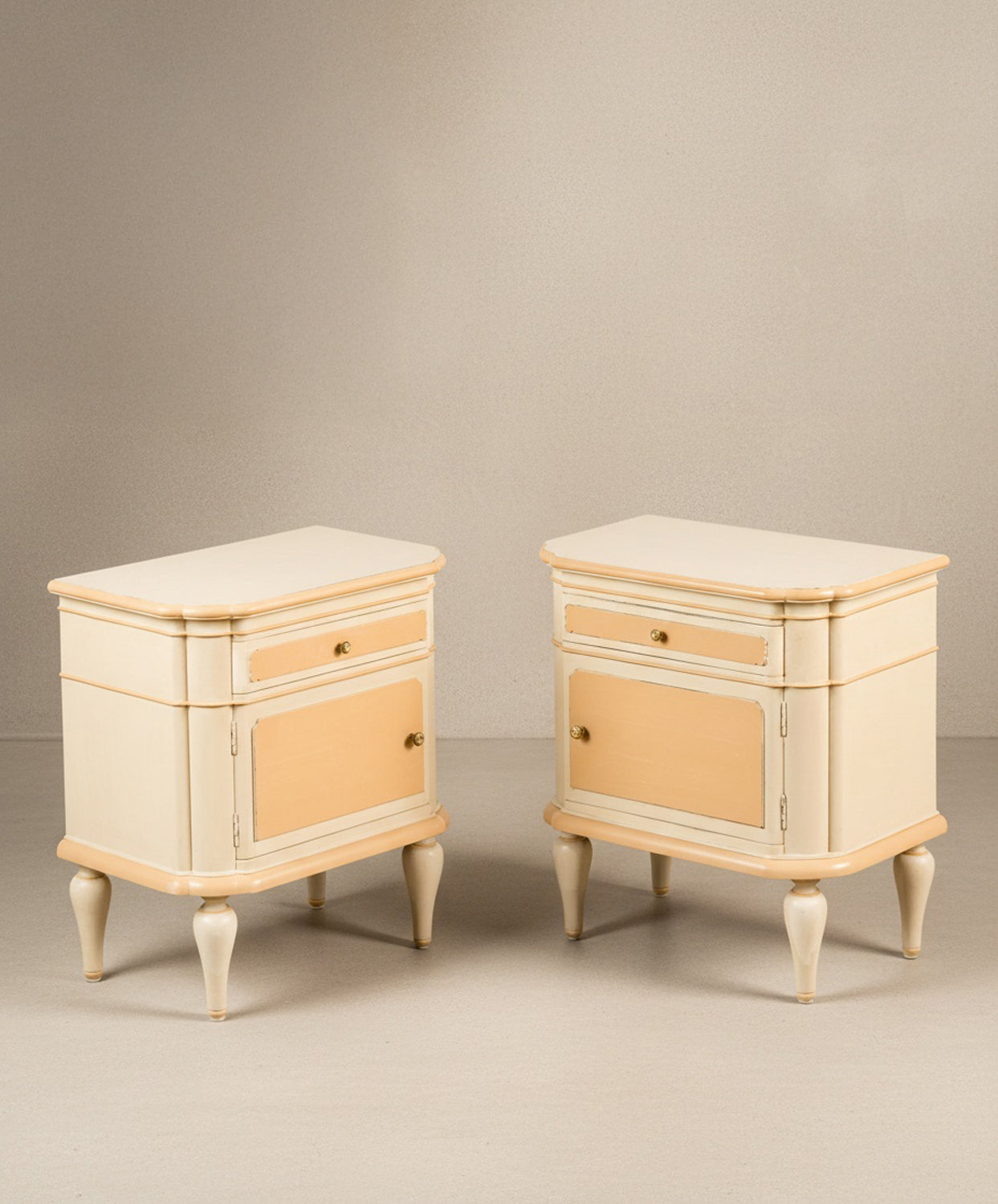 Pareja de mesitas de noche vintage Aube