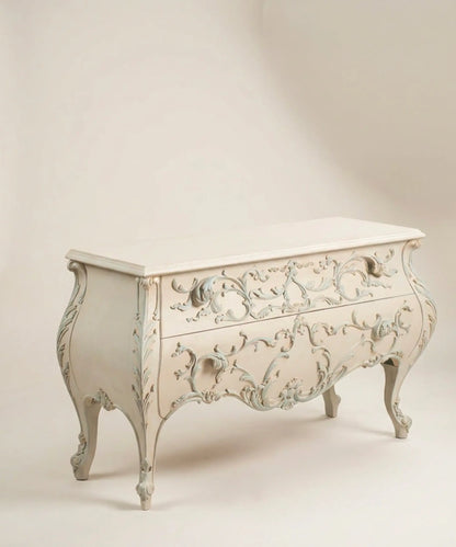 Cómoda bombé tallada estilo Luis XV vista lateral con patas cabriolé en decapé — Antique Arte y Decoración