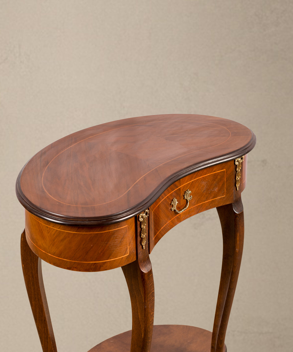 Mesa auxiliar de estilo Luis XV