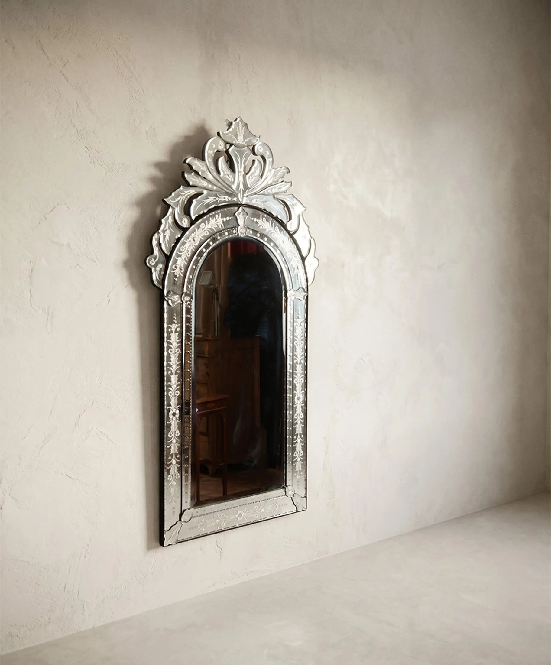 Espejo Veneciano con Copete Calado | Cristal Grabado al Ácido, S. XX