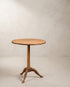 Mesa velador de nogal lavado vista lateral con columna facetada y pie de trípode — Antique Arte y Decoración