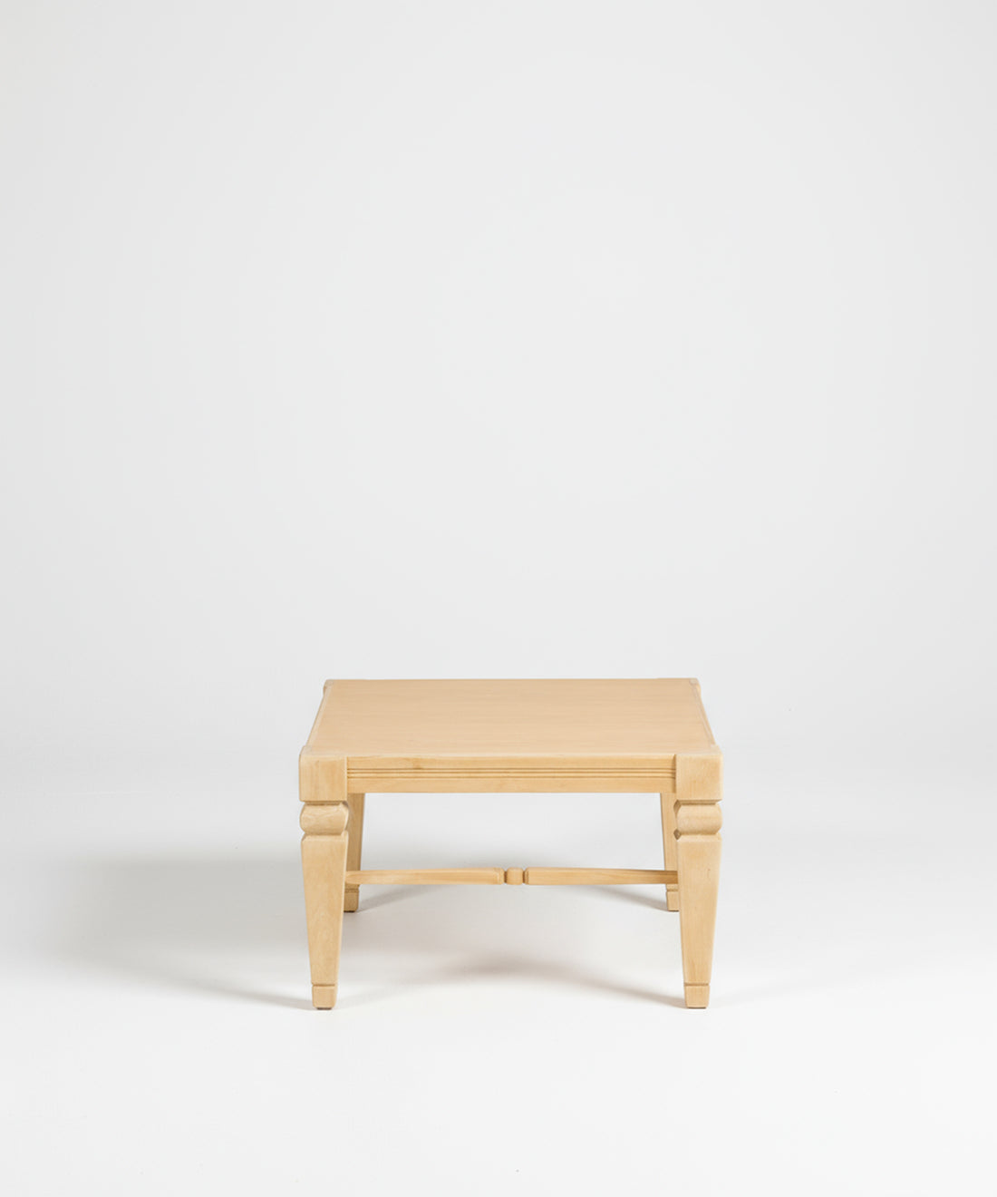 Mesa baja auxiliar de madera Chiara