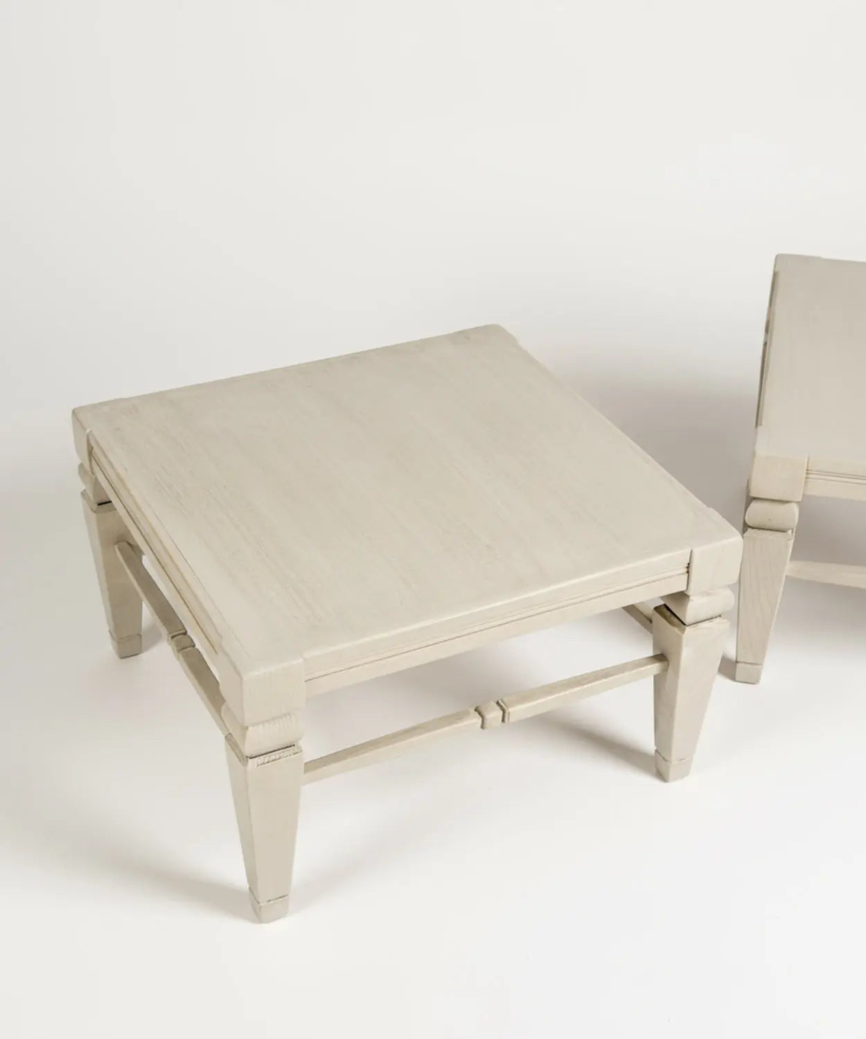 Mesa baja auxiliar de madera Celine Antique arte y decoracion