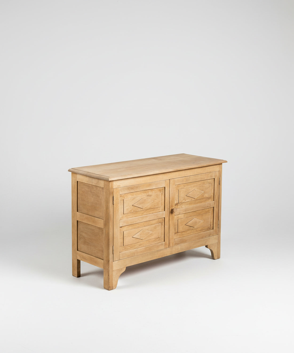 Aparador de madera de estilo rústico